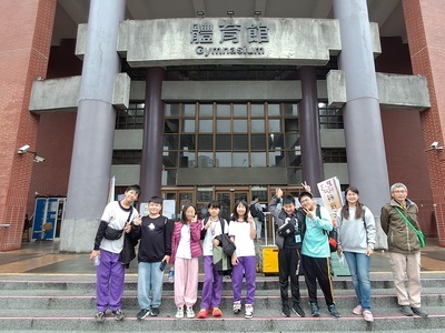 參賽學生在師大體育館合影圖片